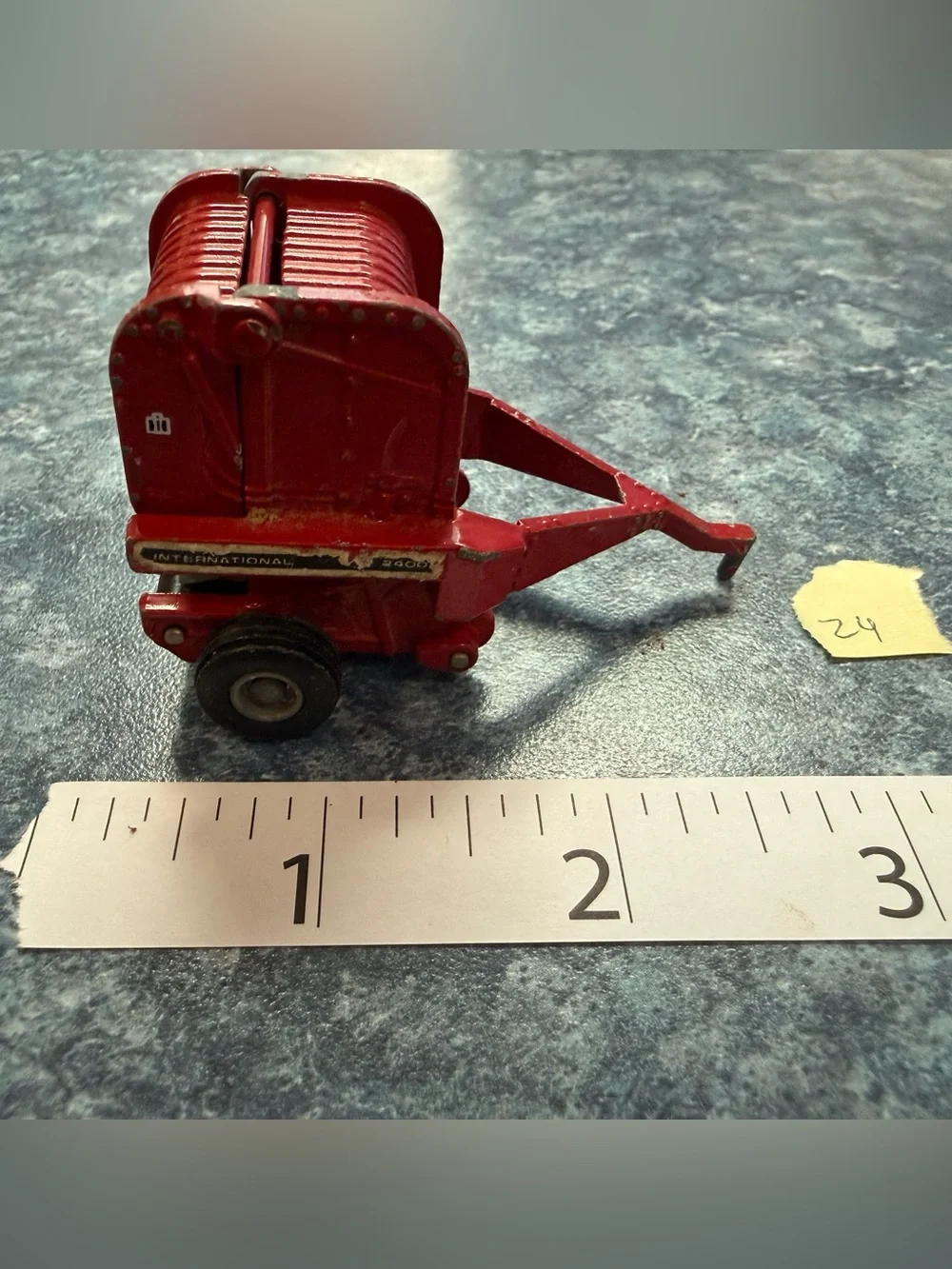 Vintage ERTL 1/64 International Harvester 6388 2+2 Tractor with Round Baler